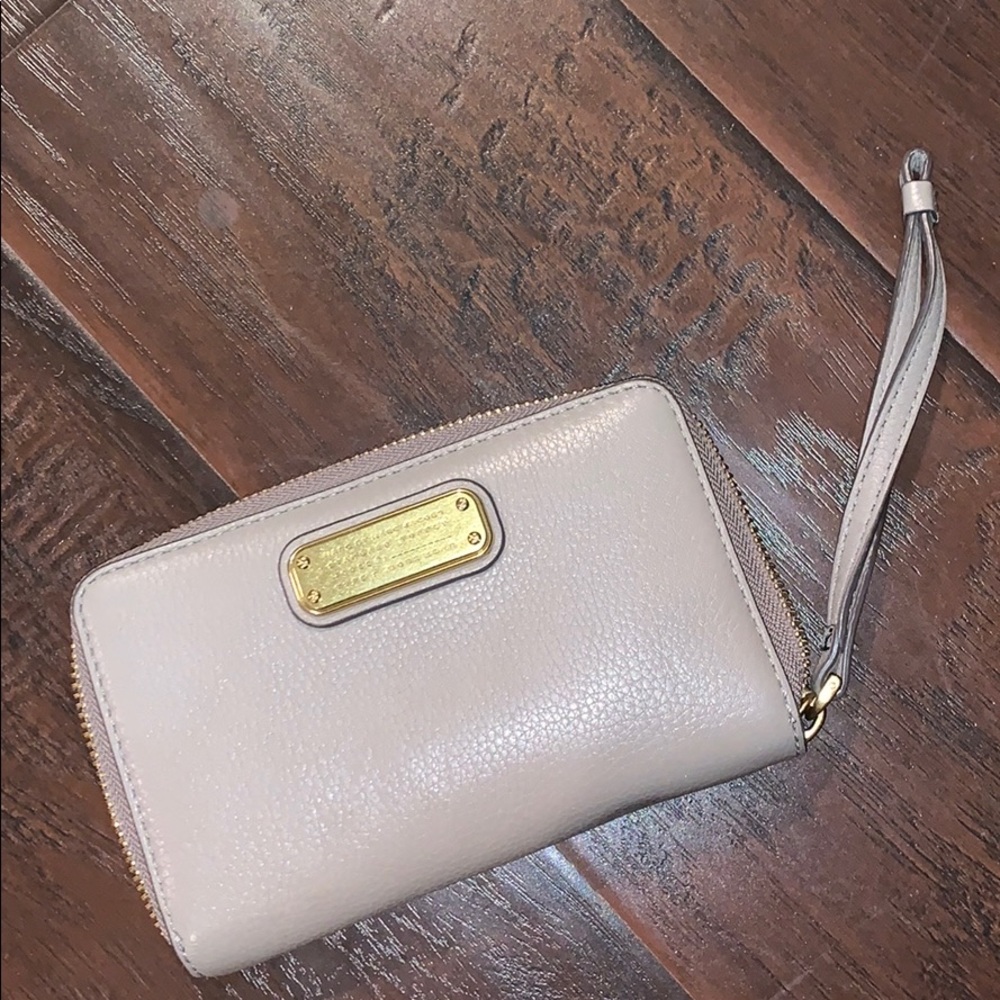 Marc by Marc Jacobs wristlet taupe grey